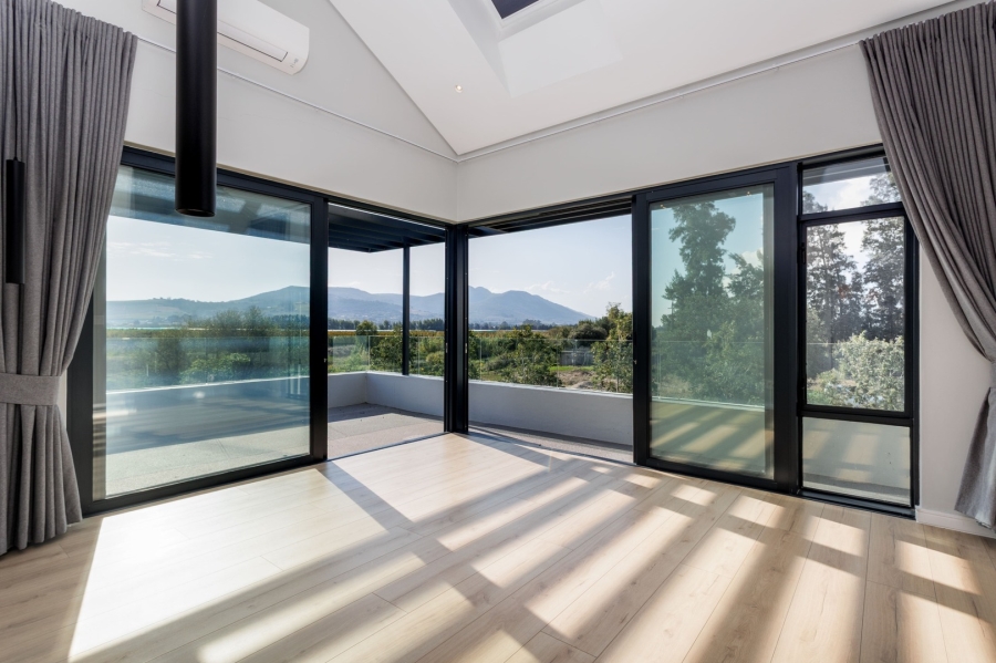 5 Bedroom Property for Sale in Val De Vie Estate Western Cape